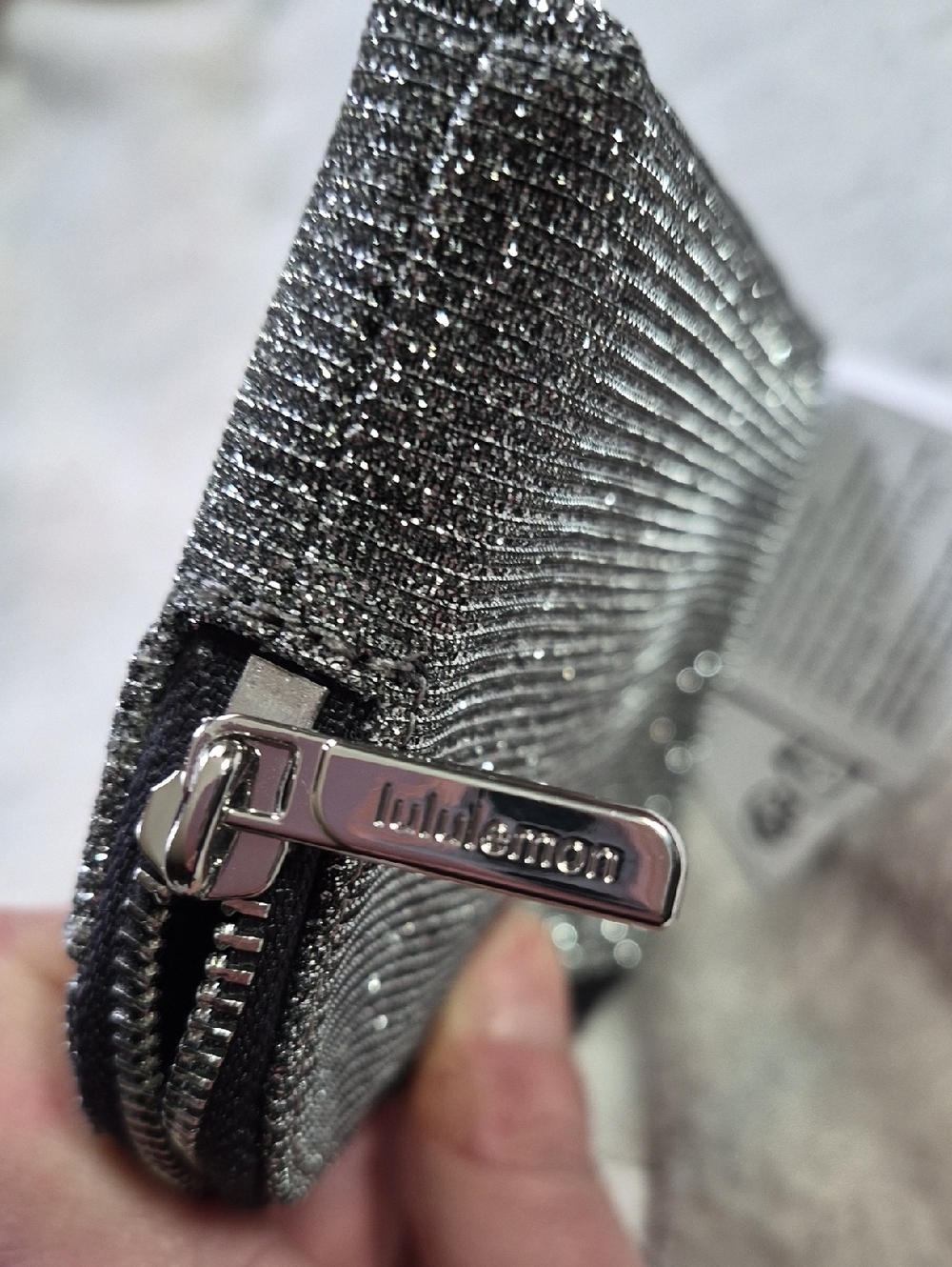 Lululemon Clippable Card Pouch Glitter And Glow On Hair Ties NWT - Picture 8 of 10